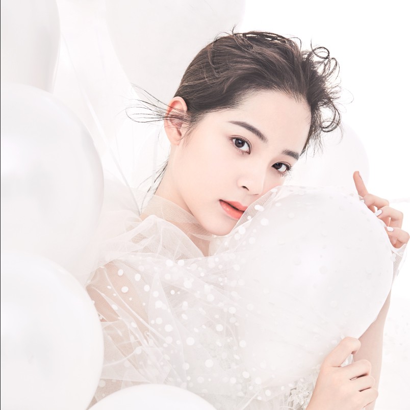 欧阳娜娜亲笔签名照